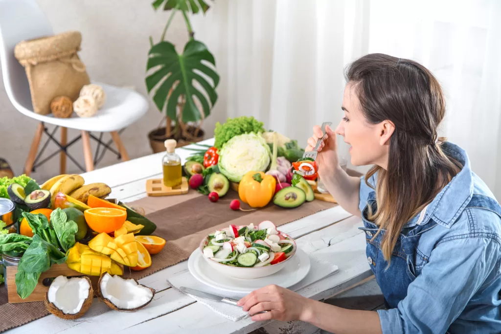 Em última análise, a adoção de uma alimentação balanceada e saudável não é um destino final, mas sim um caminho contínuo para uma vida mais saudável. Não se trata de perfeição, mas de fazer escolhas conscientes e consistentes em direção a uma vida mais vibrante e enérgica.